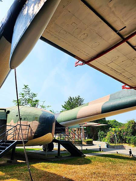 在八卦山里面的2台空中車廂式運輸機C119軍機特色公園