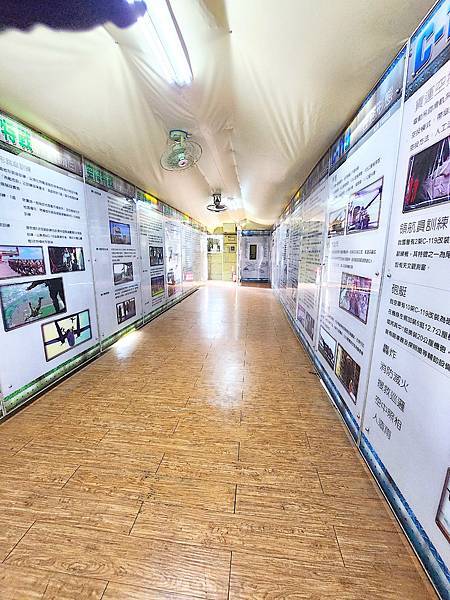 在八卦山里面的2台空中車廂式運輸機C119軍機特色公園