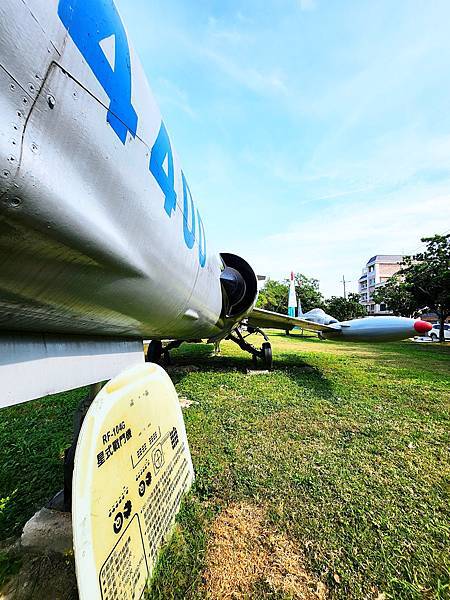 軍方報廢古老飛機之一景點溪湖軍機公園,喜歡飛機的小朋友一定要