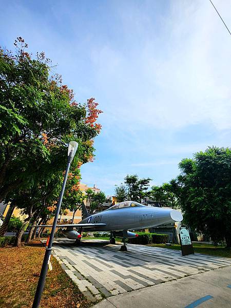 軍方報廢古老飛機之一景點溪湖軍機公園,喜歡飛機的小朋友一定要