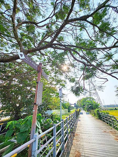 台鐵縱貫線濁水溪橋是位於台灣彰化縣與雲林縣間濁水溪上的一座鐵