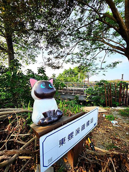 台鐵縱貫線濁水溪橋是位於台灣彰化縣與雲林縣間濁水溪上的一座鐵