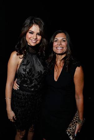 selena_gomez_hotel_transylvania_premiere_in_toronto_sep_8_201_l7JZm8o_sized