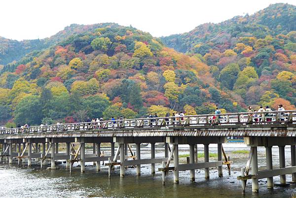 嵐山渡月橋1.JPG
