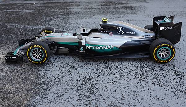 MercedesBenzW07Rosberg015.bmp
