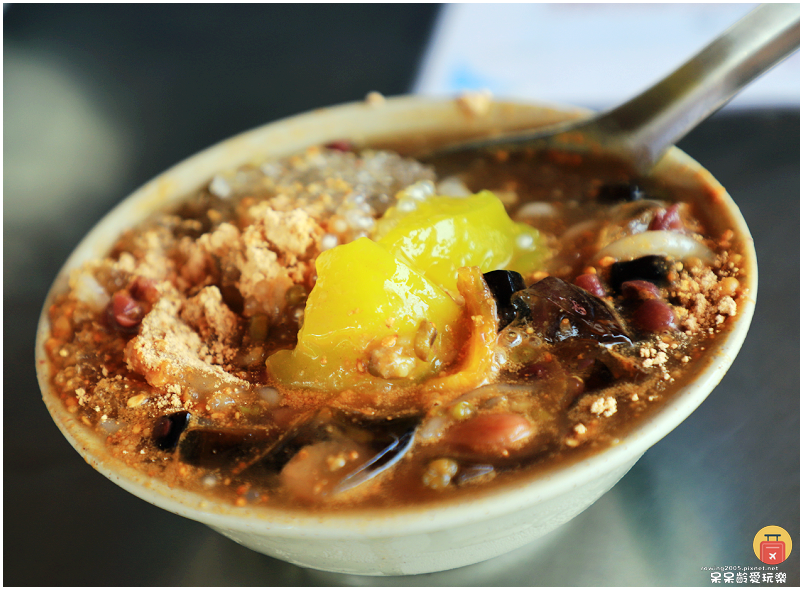 台南美食｜百年剉冰！六甲媽祖廟剉冰！加麵茶的剉冰超特別！