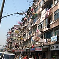 20120325_街道上海住家曬衣服景象