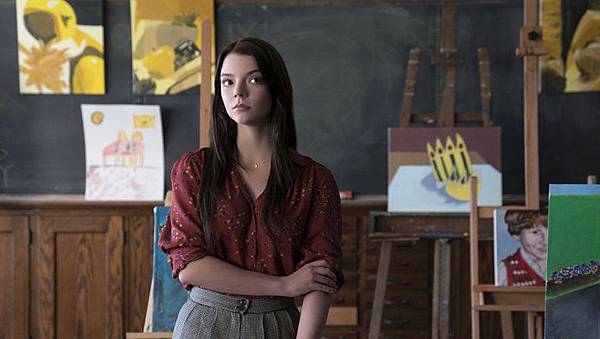 glass-anya_taylor-joy-publicity_still-h_2019.jpg