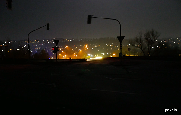 夜景_山路_pexels.png 夜景_山路_pexels.png