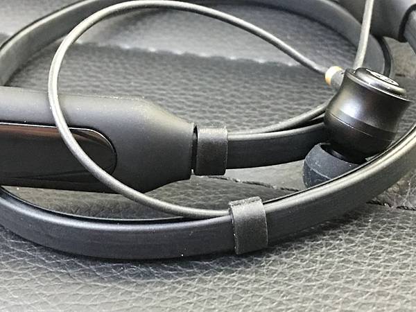 mocrox BTS 頸掛式藍芽耳機 (17).JPG