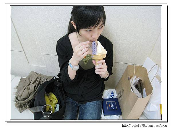 在天神百貨公司竟遇到北海道特產特賣會-買了巧克力, 冰淇淋跟 Le Tao 布丁