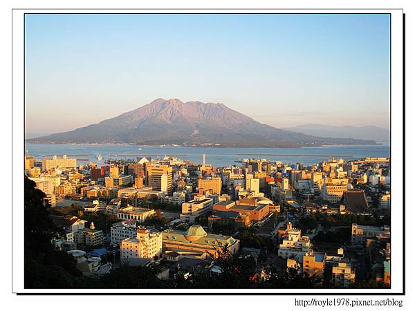 在城山展望台觀看櫻島火山的夕陽