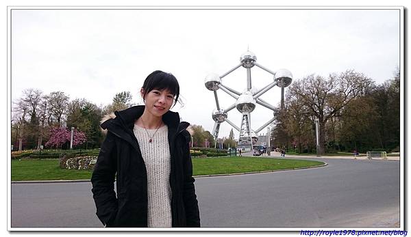 從布魯塞爾租車往北 先到原子球塔（Atomium）