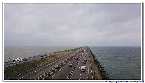 大堤防（Afsluitdijk）看海與湖