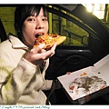 晚餐在車上吃pizza