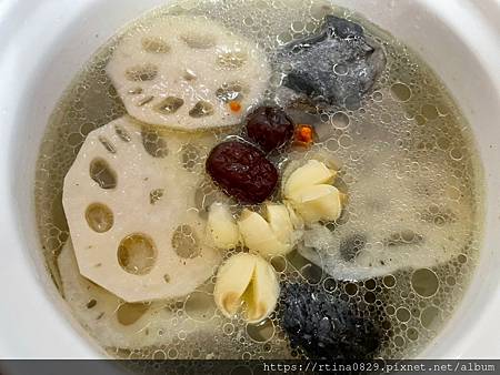 蓮藕蓮子烏骨雞湯 (8).jpg