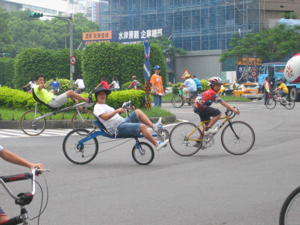 悠閒自在的斜躺車