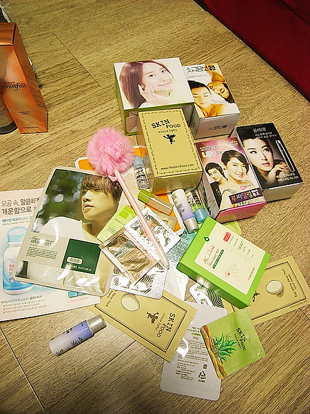這些是贈品~我真的覺得也還好沒想像中多 這些是贈品~我真的覺得也還好沒想像中多