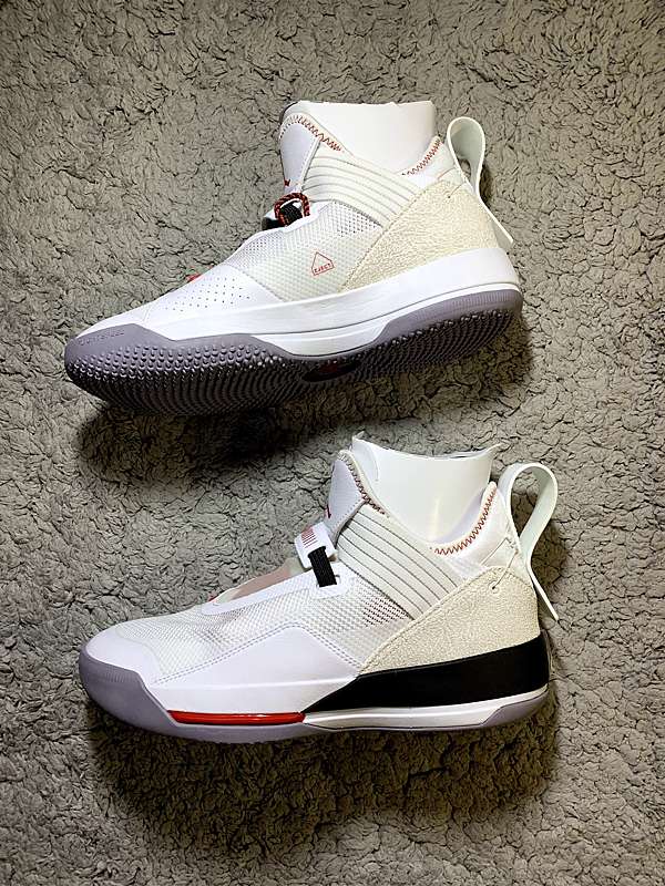 Jordan 33 SE a.little.pick