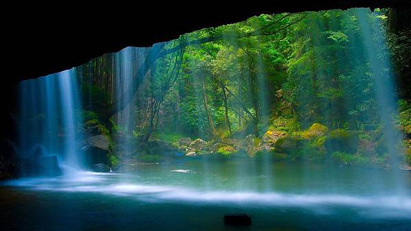 Beautiful-scenery-waterfall-river-forest-rock_1080