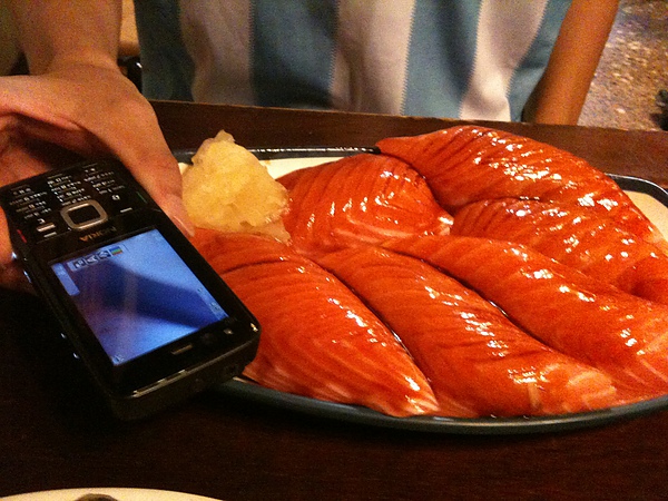 鮭魚手握壽司$240.jpg