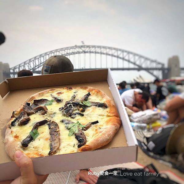 蘑菇起司披薩 Stretch Italian 蘑菇起司披薩 Stretch Italian