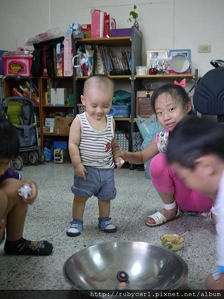 看哥哥玩戰鬥陀螺