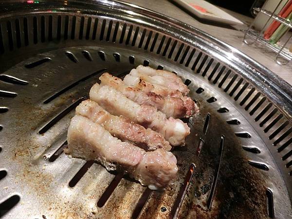 烤好的豬.jpg 烤好的豬.jpg