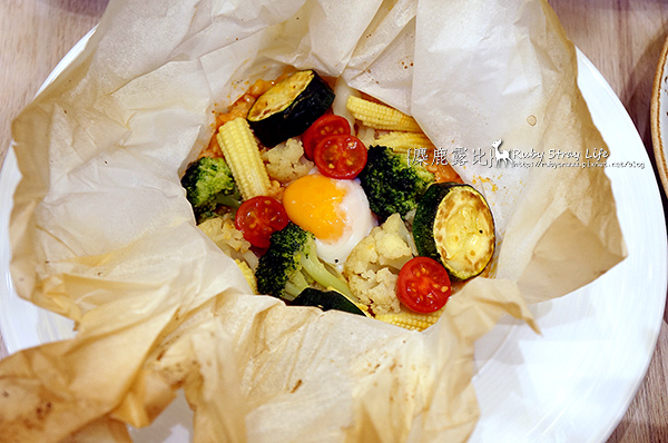 DSC01830紙包溫泉蛋粉紅燉飯.jpg DSC01830紙包溫泉蛋粉紅燉飯.jpg