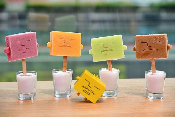 【新聞稿圖片5】凡於 2019年04月22日至2019年04月25日期間,到ICE MONSTER永康創始店點用任一綿花甜系列商品,前100名消費者,將加贈冰塊老闆造型冰棒乙支.JPG