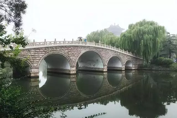 大明湖鵲華橋.png