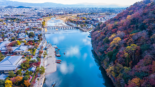 嵐山空拍遠眺京都渡月橋.png