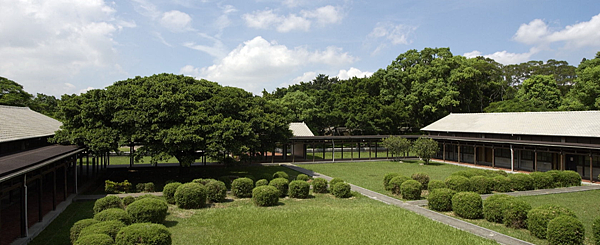 東海大學文學院.png