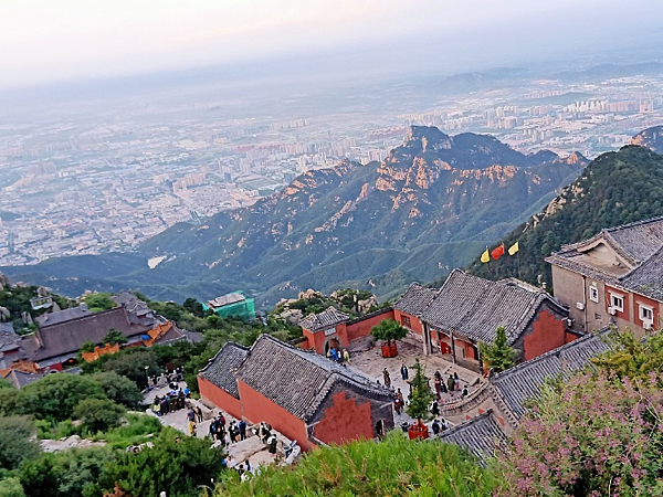 泰山碧霞祠.png