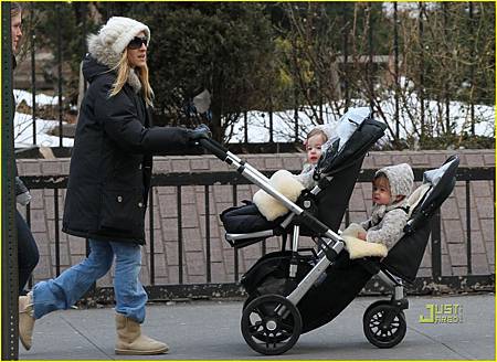 sarah-jessica-parker-twins-stroller-07