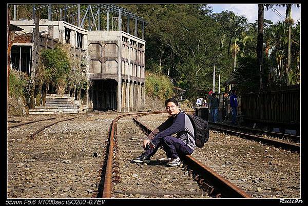 IMGP8209_趁火車還沒經過拍一張