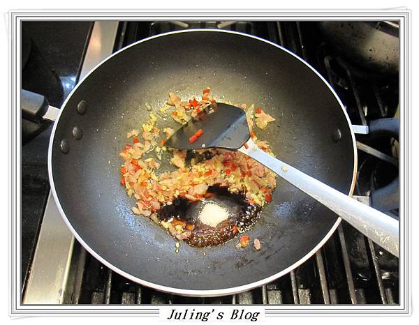 蒜香培根白花菜做法5