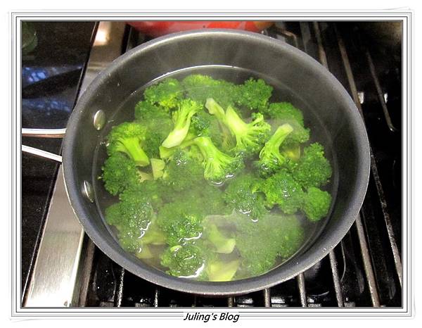 奶香魚丁炒嫩蛋做法1.JPG 奶香魚丁炒嫩蛋做法1.JPG