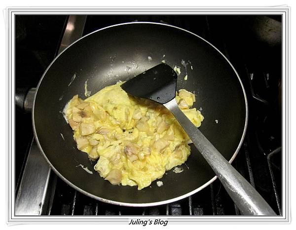 奶香魚丁炒嫩蛋做法7.JPG 奶香魚丁炒嫩蛋做法7.JPG