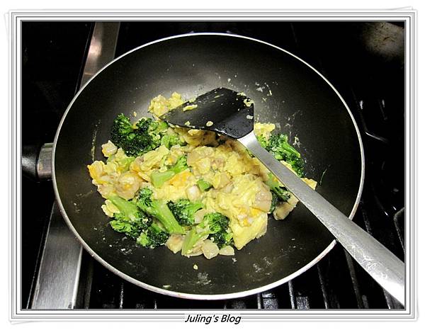 奶香魚丁炒嫩蛋做法9.JPG 奶香魚丁炒嫩蛋做法9.JPG