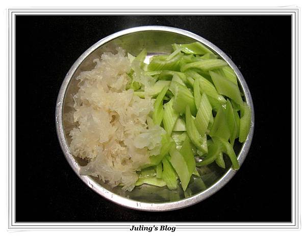 銀耳西芹做法1.JPG 銀耳西芹做法1.JPG