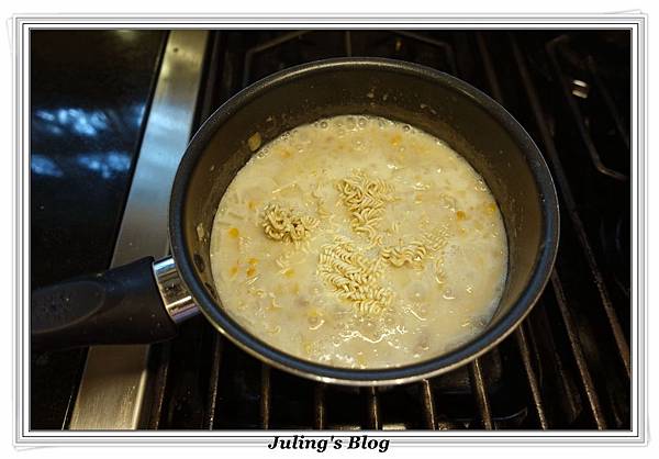 泡麵玉米濃湯做法6.JPG