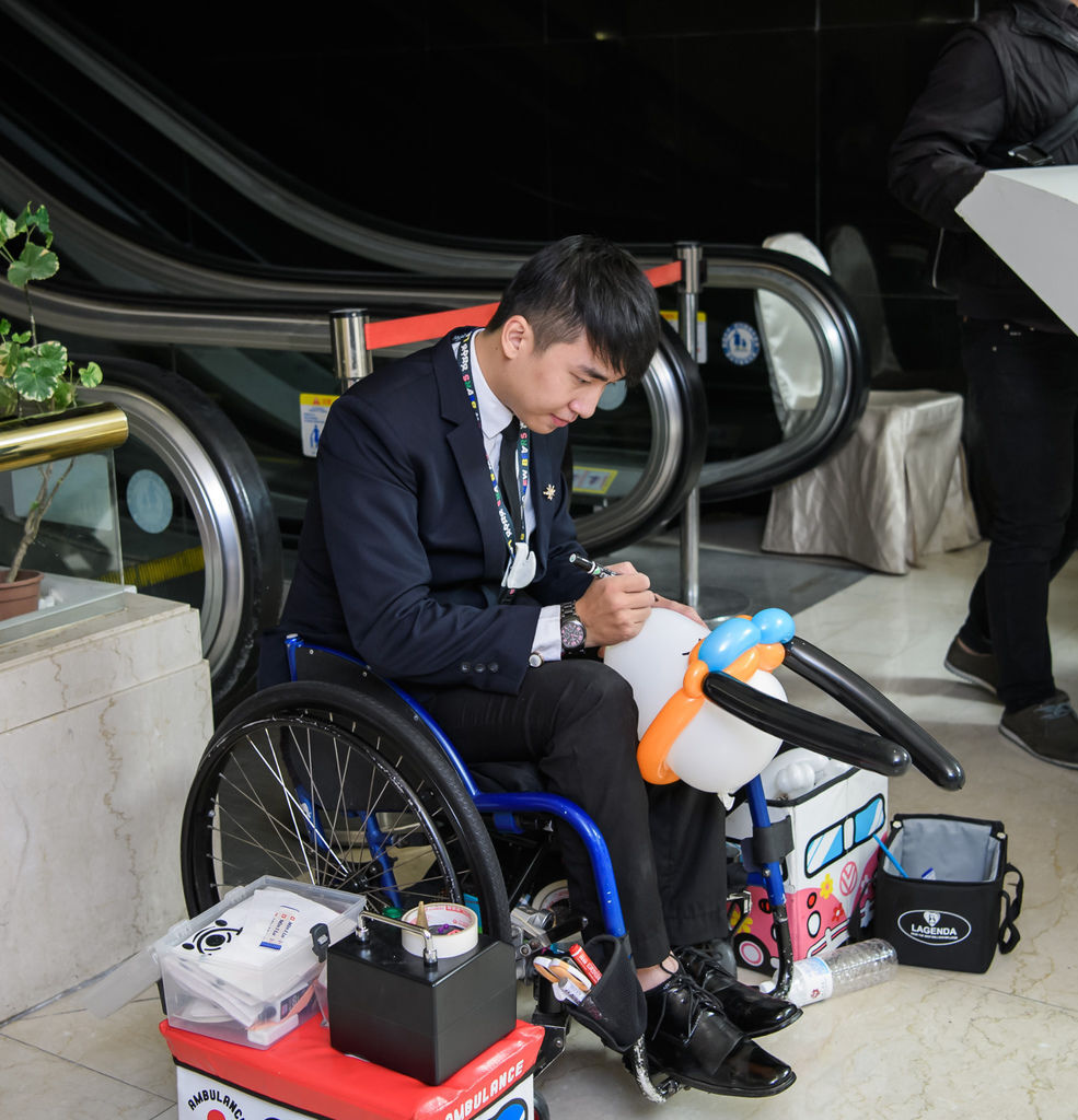 氣球達人 現場折氣球 街頭藝人 輪椅 MAX_9074.jpg