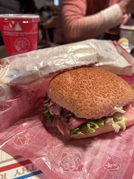 【親子旅遊】東京迪士尼秀餐廳-三種秀一次公開，海洋達菲秀/陸