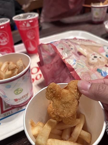 【親子旅遊】東京迪士尼秀餐廳-三種秀一次公開，海洋達菲秀/陸