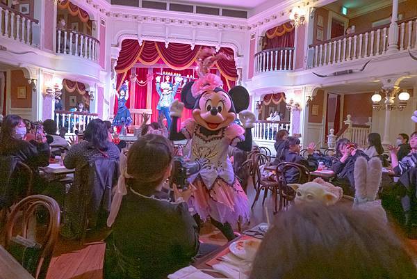 【親子旅遊】東京迪士尼秀餐廳-三種秀一次公開，海洋達菲秀/陸