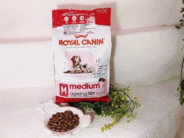 毛孩愛吃開箱 老犬飼料推薦 法國皇家ROYAL CANI 毛孩愛吃開箱 老犬飼料推薦 法國皇家ROYAL CANI