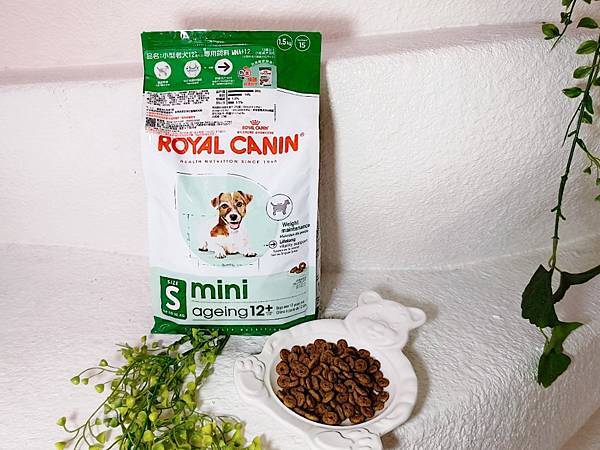 毛孩愛吃開箱 老犬飼料推薦 法國皇家ROYAL CANI 毛孩愛吃開箱 老犬飼料推薦 法國皇家ROYAL CANI