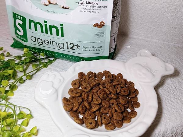 毛孩愛吃開箱 老犬飼料推薦 法國皇家ROYAL CANI 毛孩愛吃開箱 老犬飼料推薦 法國皇家ROYAL CANI