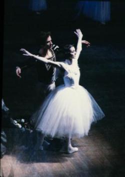 Carla Fracci and Rudolf Nureyev in Giselle Act II